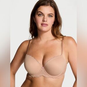 VICTORIA’S SECRET -DREAM ANGELS
Smooth & Lace Lightly Lined Demi Bra 38D Praline